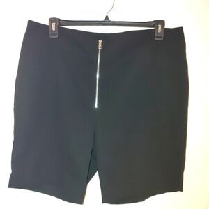 Danielle Bernstein Black Women's Shorts With Zip Front, Size 16w